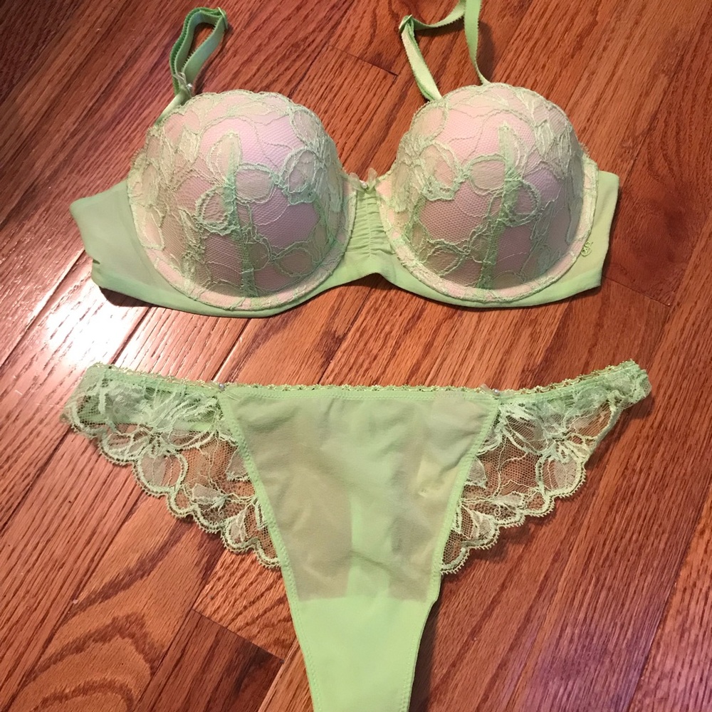Gorgeous Victoria’s Secret Balconet and Thong